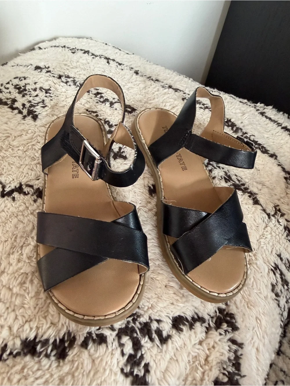 Tucker + Tate Girls Black Criss Cross Ankle Strap Sandals 9 summer shoes neutral